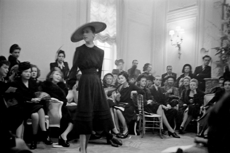 Pokaz kolekcji Diora w 1947 r.