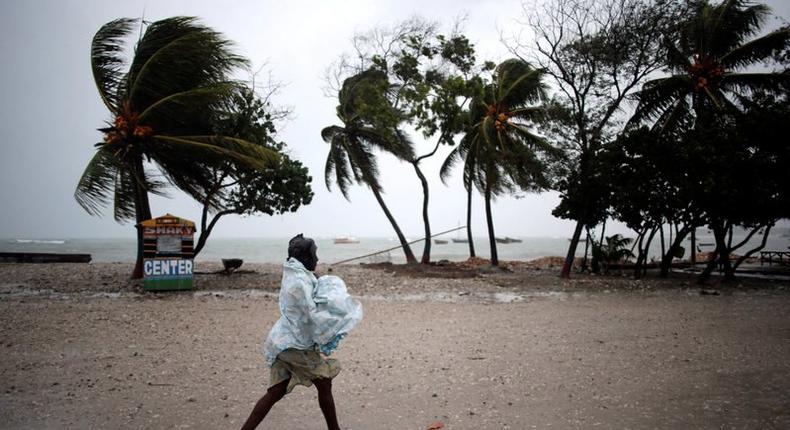 Hurricane Matthew hammers western Haiti with deadly force