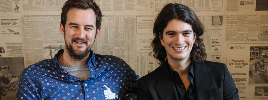 Adam Neumann (z prawej) i Miguel McKelvey (z lewej)