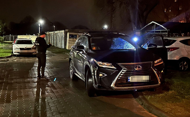 Lexus RX 300 z Ukrainy skradziony w Warszawie, odzyskany w Żyrardowie