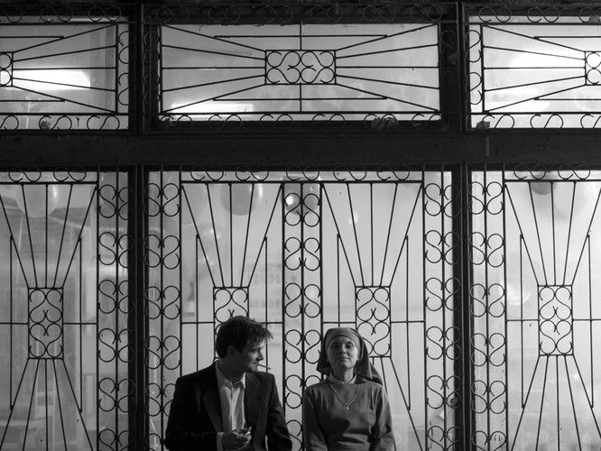 Dawid Ogrodnik i Agata Trzebuchowska w filmie 'Ida'