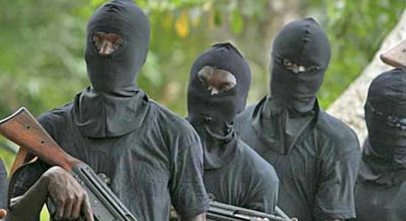 “We’re coming back O! Goodluck – Angry robbers leave note for absent target