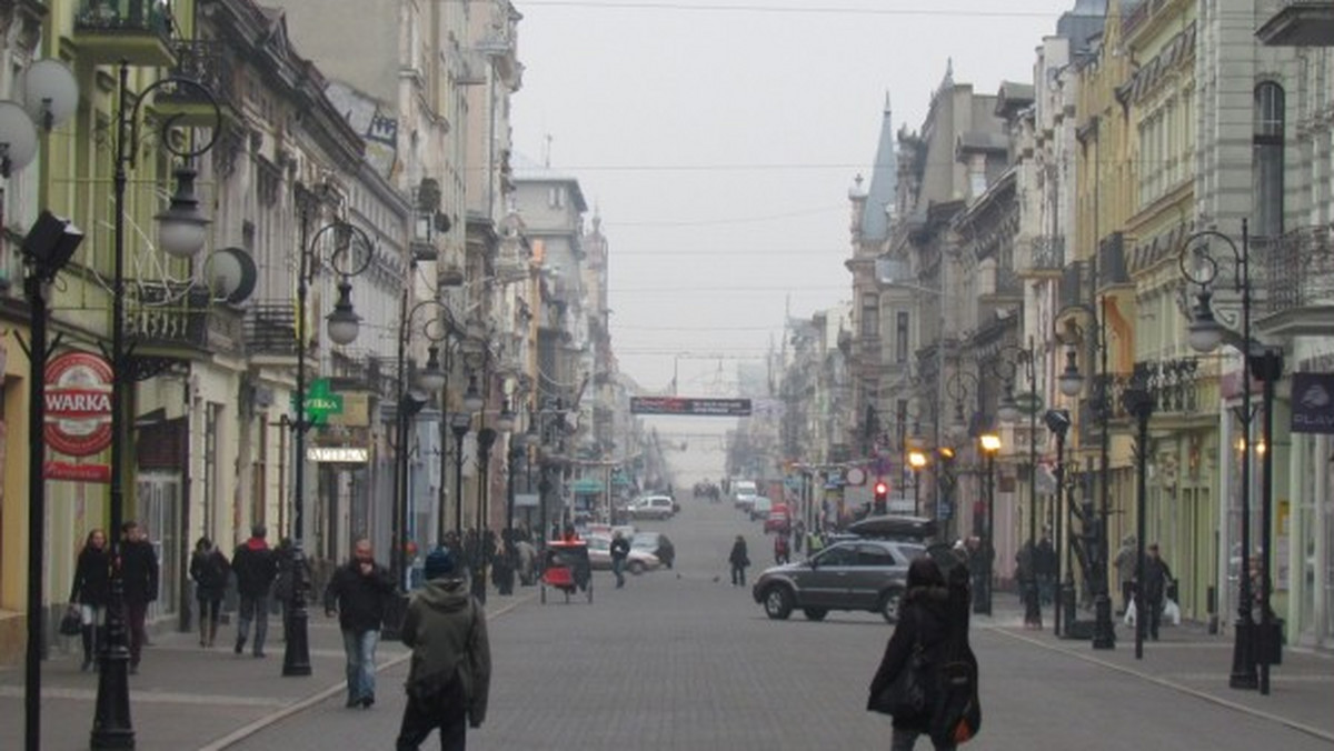 Miesiąc temu dziennikarze MM Łódź zajęli się firmami, które szpecą ulicę Piotrkowską. Teraz sprawdzają, jak od tego czasu zmienił się krajobraz reklamowy na Pietrynie.
