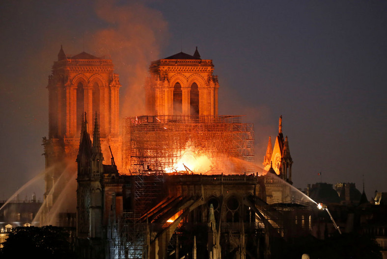 Płonąca katedra Notre-Dame (15 kwietnia 2019)
