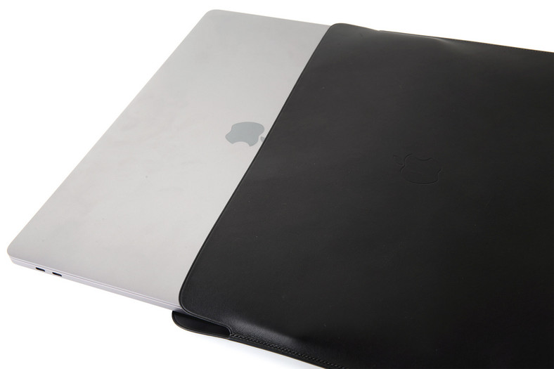 Stylowy, ale kosztuje aż 979 zł: oto skrojony na miarę futerał na notebook od Apple 