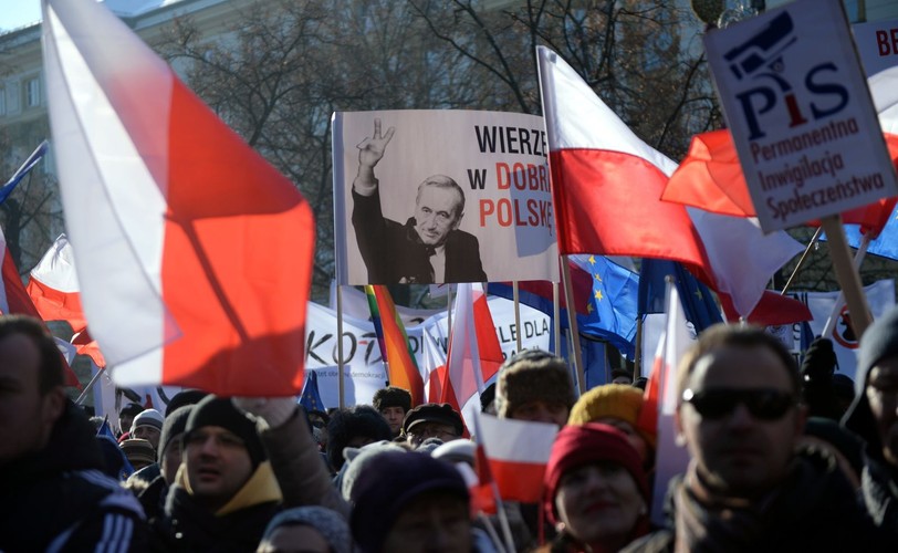 KOMITET OBRONY DEMOKRACJI DEMONSTROWAŁ W WARSZAWIE