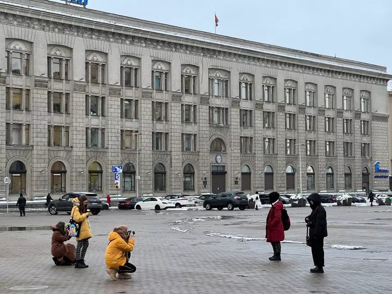 Nieliczni turyści na ulicach Mińska to Rosjanie