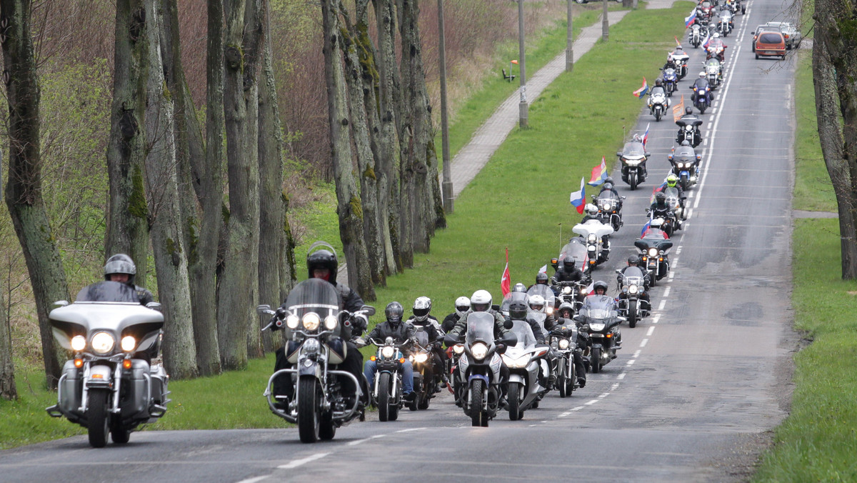 Kilkuset Rosjan, wśród nich motocykliści i władze obwodu kaliningradzkiego, uczestniczyło dziś w uroczystościach upamiętniających 31 tys. czerwonoarmistów, poległych w 1945 roku i pochowanych na cmentarzu wojennym w Braniewie (woj. warmińsko-mazurskie). Do miejscowości przyjechała również delegacja kaliningradzkich "Nocnych Wilków".