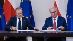 tusk stanął po stronie czarzastego. "sojusznicy powinni się szanować"