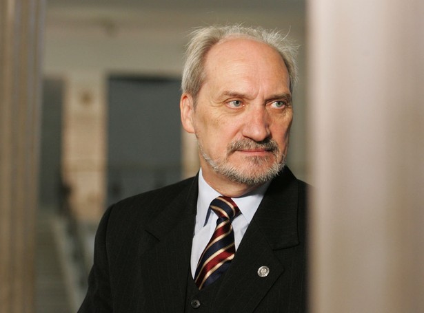 Macierewicz: Postawię Tuska przed sądem