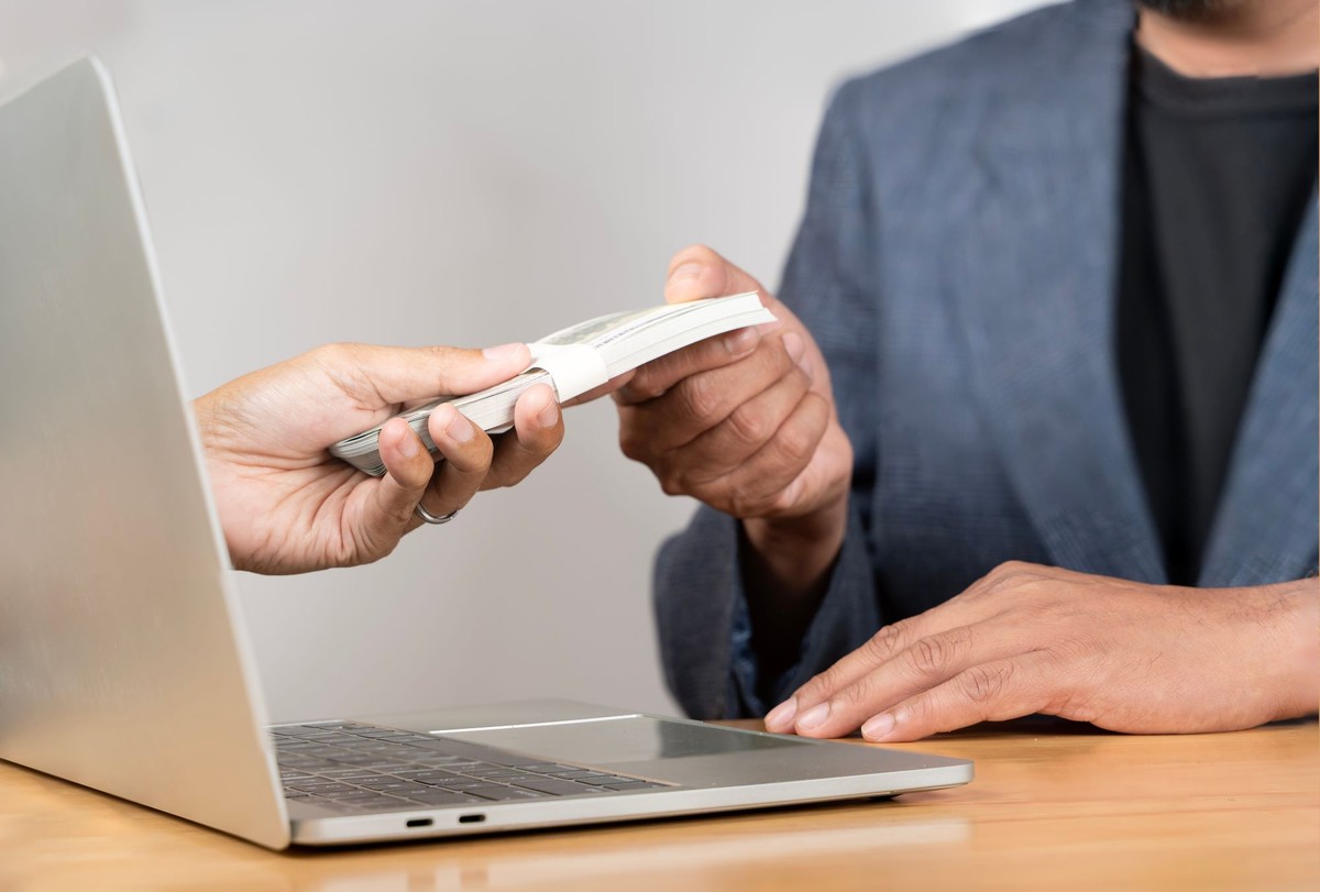 Ile osób w Polsce ma roczne dochody wyższe niż 120 000 zł?