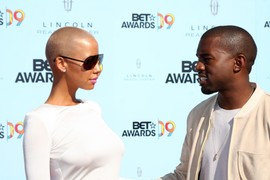 "To je radio i meni i Kim, osećala sam se kao prostitutka": KANJEOVA BIVŠA otkrila zašto kontroverzni reper SKIDA SVOJE DEVOJKE u javnosti - "Želi da drugi muškarci..."