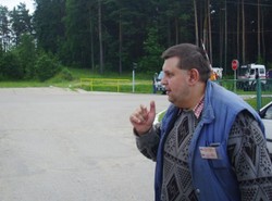 Wywieźli Kononowicza na wysypisko śmieci