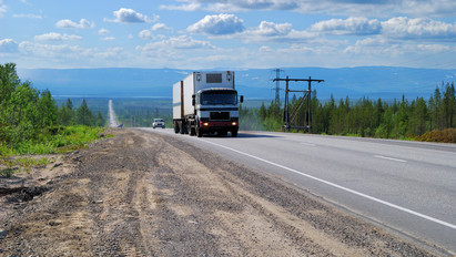 Útinform: felborult egy kamion az M7-esen – Rosszul indul a hét az utakon