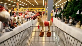 Wydatki Polaków na święta. Ponad połowa planuje wydać podobną kwotę co rok temu [BADANIE]