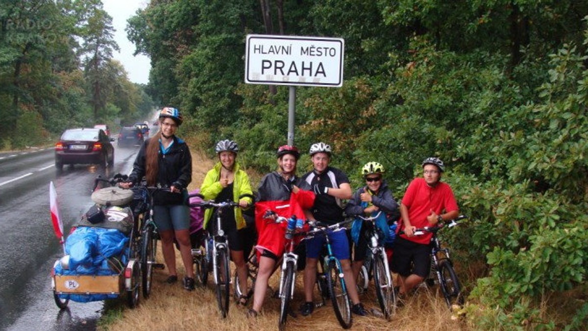 W 11 dni pokonali ponad 600 kilometrów, na rowerach. To udało się 19. Tarnowskiej Drużynie Starszo-Harcerskiej, która kilka dni temu wróciła z rowerowej wyprawy do Pragi. Wycieczkę nazwali spacerem, bo - jak mówią - trasa i odległości były tak dobrane, by poradził sobie z nimi nawet nieprzygotowany kondycyjnie harcerz.