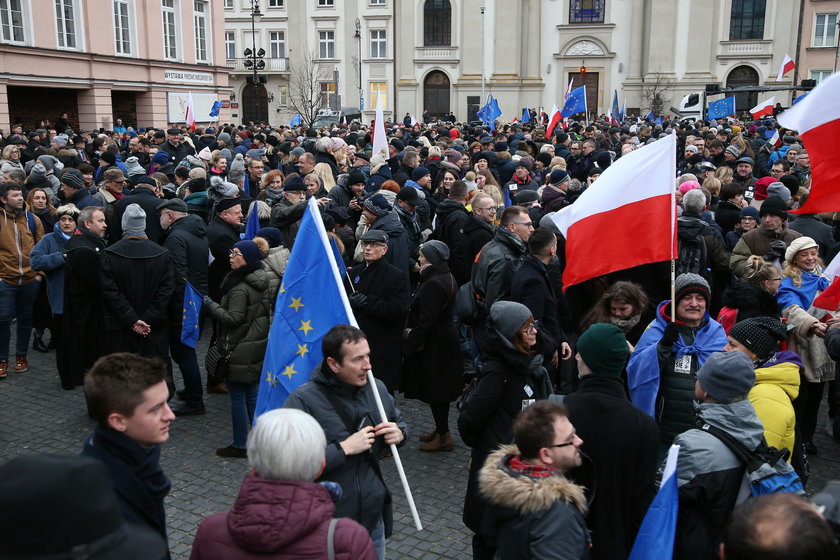 Prezes zabrała togi sędziom