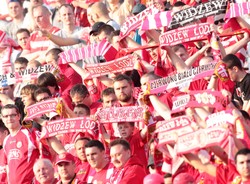 Kibice Widzewa wypisali wulgarne hasło na aucie radnej PO?