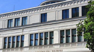 propozycja zmniejszenia liczby dni wolnych od pracy – senat rozpatrzy petycje