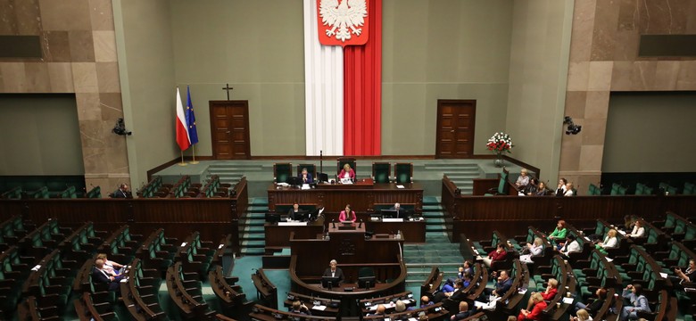 Sejm zagłosował nad poprawkami prezydenta do "lex Tusk"