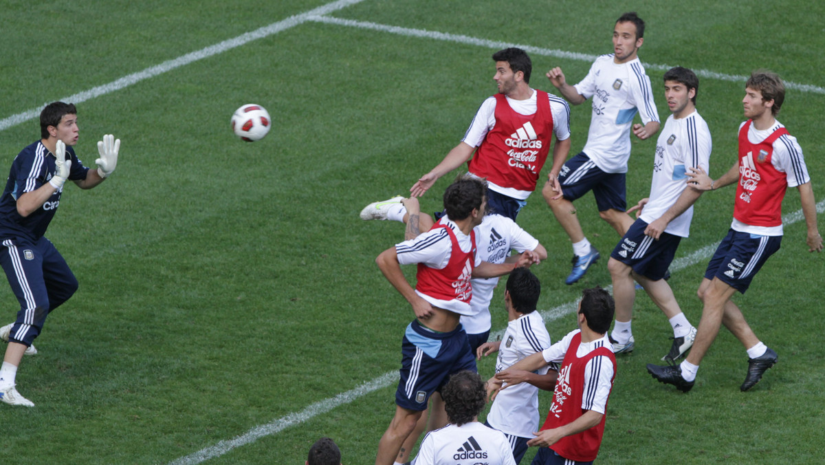 Reprezentacja Argentyny będzie we wrześniu promować futbol na subkontynencie indyjskim. Albicelestes rozegrają w tym celu dwa spotkania towarzyskie - z Wenezuelą i Nigerią.