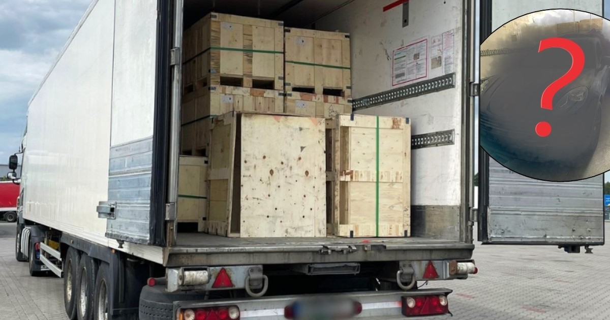 Przesunęli puste palety w naczepie i zamarli. Od razu wezwali na miejsce policję