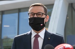 Morawiecki w Porto: Chcemy dokonać repolonizacji całego prawa zamówień publicznych