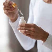 Igaz, amit a retinol tartalmú arckrémről rebesgetnek? Az orvos válaszol