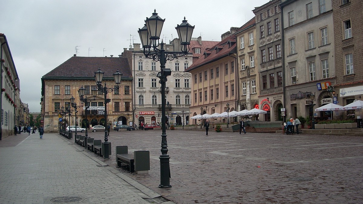 Radni Platformy Obywatelskiej spotkali się z przedstawicielami krakowskich stowarzyszeń i fundacji kulturowych, które chcą stworzenia klastra kulturowego w dwóch kamieniach na Małym Rynku. Obie strony wyjaśniły sobie narosłe wątpliwości. Wszyscy są za stworzeniem takiego miejsca, rozmowy mają się toczyć dalej.