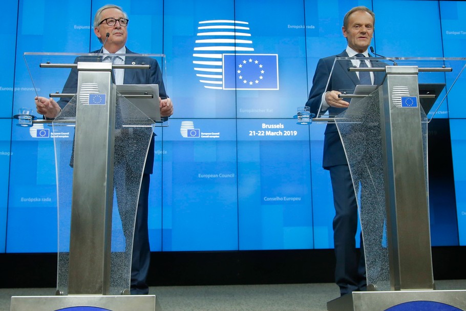 Jean-Claude Juncker, przewodniczący Komisji Europejskiej i Donald Tusk, przewodniczący Rady Europejskiej. Bruksela, 21 marca 2019 r.