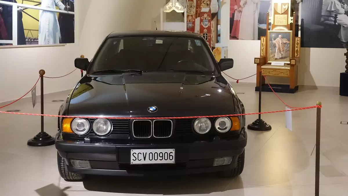 Papieskie BMW 525ix (1992)