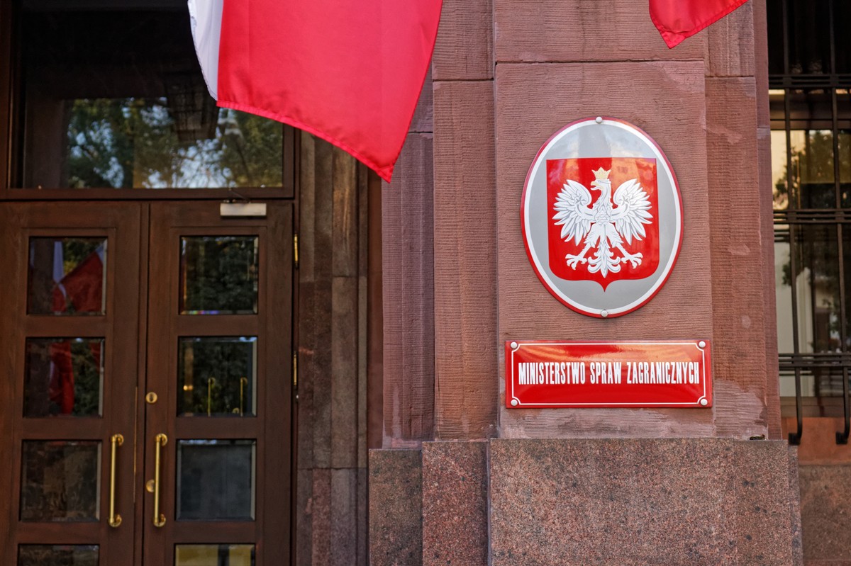 MSZ nie prowadzi obecnie procedury ws. przekazania nieruchomości w łotewskiej Jurmali, ani ws. przekazania nieruchomości przy warszawskiej ulicy Bagatela - poinformowało ministerstwo odpowiadając na doniesienia polityków KO, według których resort chce przekazać obie nieruchomości innym instytucjom.