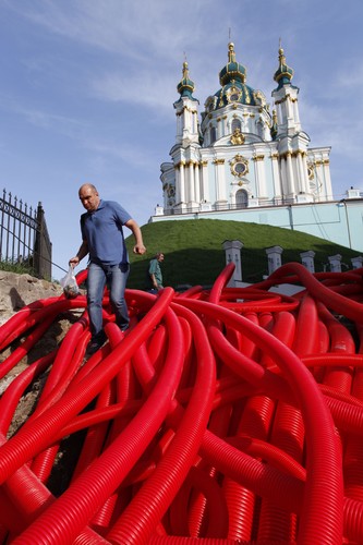 Remont przy cerkwi św. Andrzeja w Kijowie.