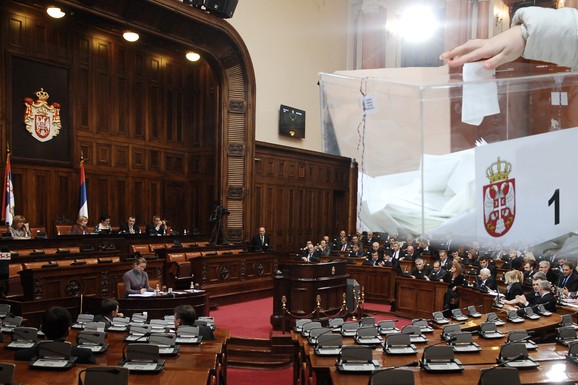 "UKLANJA SE USTAVNA PREPREKA ZA RASPISIVANJE IZBORA" Ovo su 3 načina za vanredni izlazak na birališta, evo kada će se sve znati