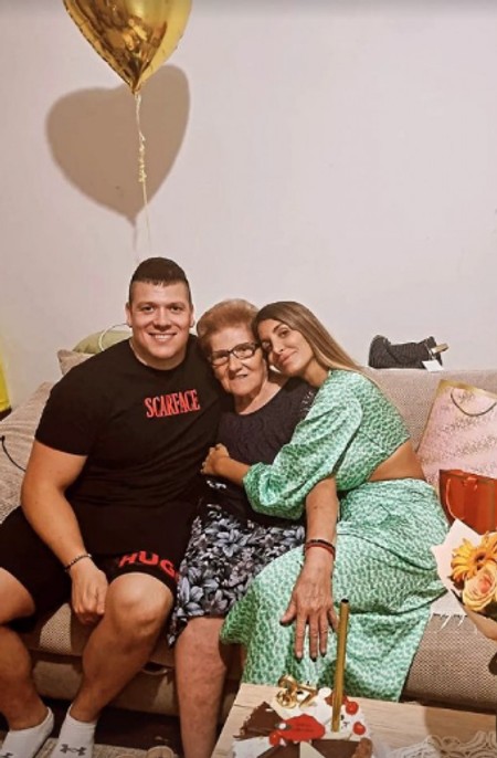 Sloba i Jelena sa njegovom majkom