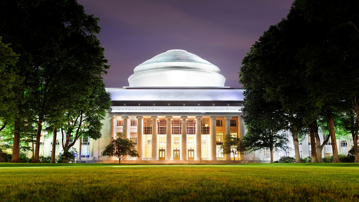 Massachusetts Institute of Technology, Harvard oraz Cambridge uznano za najlepsze uniwersytety na świecie według Quacquarelli Symonds (QS), brytyjskiej firmy, która co roku publikuje ranking 200 najlepszych uczelni wyższych na świecie.