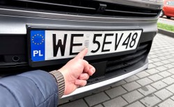 4420 zł za samochód spalinowy. Nowa opłata dotknie każdego kierowcę. Oto zmiany