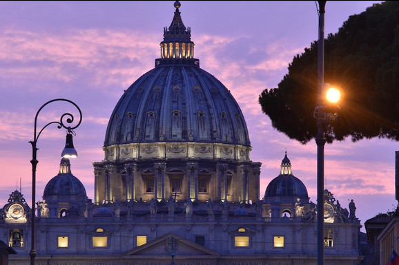 Radnici u Vatikanu žale se na loše uslove za rad! Tretiraju ih kao robu, disciplinske mere ako uzmu bolovanje, problem i plate