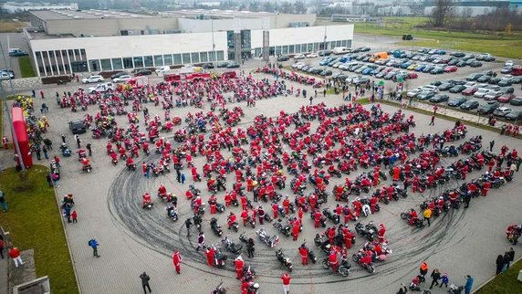 MotoMikołaje Kraków 18 raz zawiozą prezenty chorym dzieciom