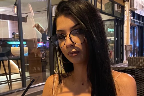 "Kajem se što nisam bila sa njim u poslednjim danima": Pevačica sa knedlom u grlu o smrti oca: "Mesec dana ga nisam videla"