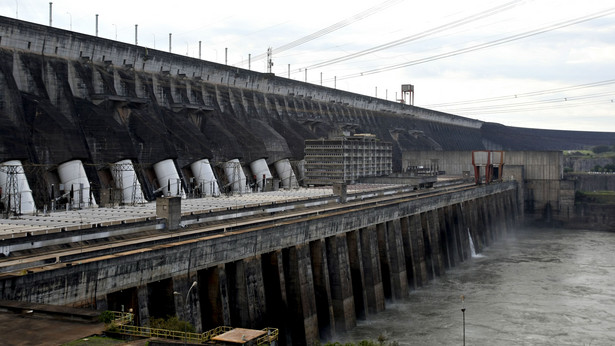 Elektrownia wodna. Fot: Adriano Machado/Bloomberg