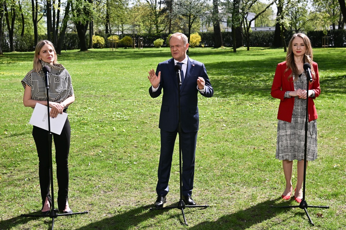 Donald Tusk, Agnieszka Dziemianowicz-Bąk, Aleksandra Gajewska