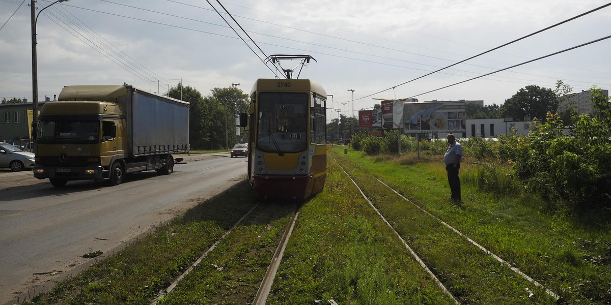 Uwięzione tramwaje w Łodzi mają 34 godziny opóźnienia. To są skutki nawałnicy 
