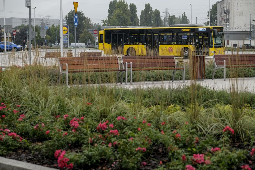 Dwa katowickie centra przesiadkowe świecą pustkami