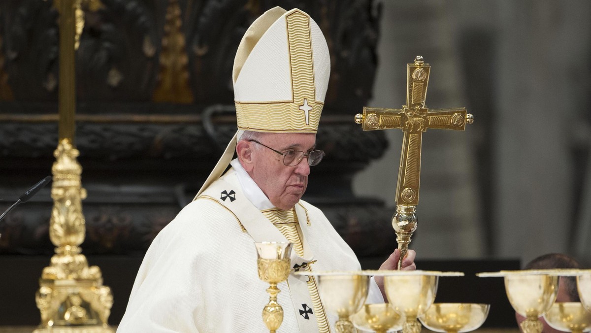 Papież Franciszek poprosił uchodźców o wybaczenie zamykania drzwi przed nimi i obojętności ze strony społeczeństw, które "boją się zmiany życia i mentalności". To słowa z jego orędzia do rzymskiego ośrodka pomocy dla uchodźców z okazji 35. rocznicy powstania.