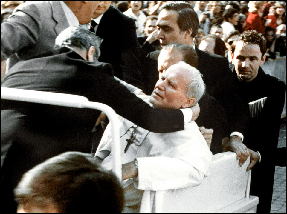 Tuż po zamachu na życie papieża 13 maja 1981 r.