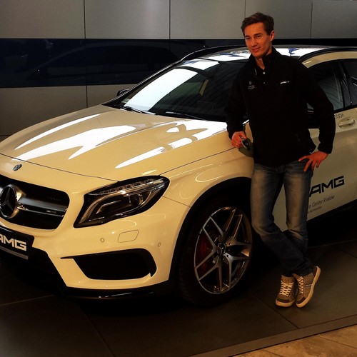 Kamil Stoch i mercedes GLA 45 AMG