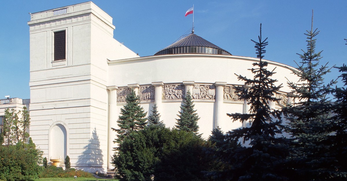 Konfederacja poza podium, sporo partii pod progiem wyborczym. Zaskakujący sondaż