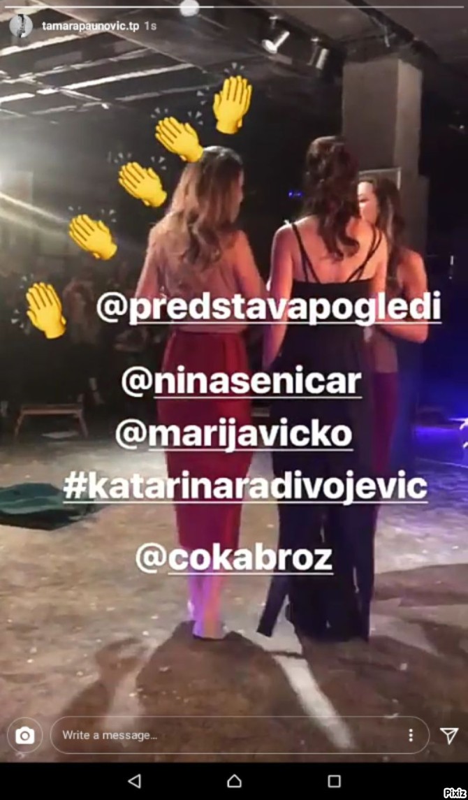 Glumice na sceni posle predstave