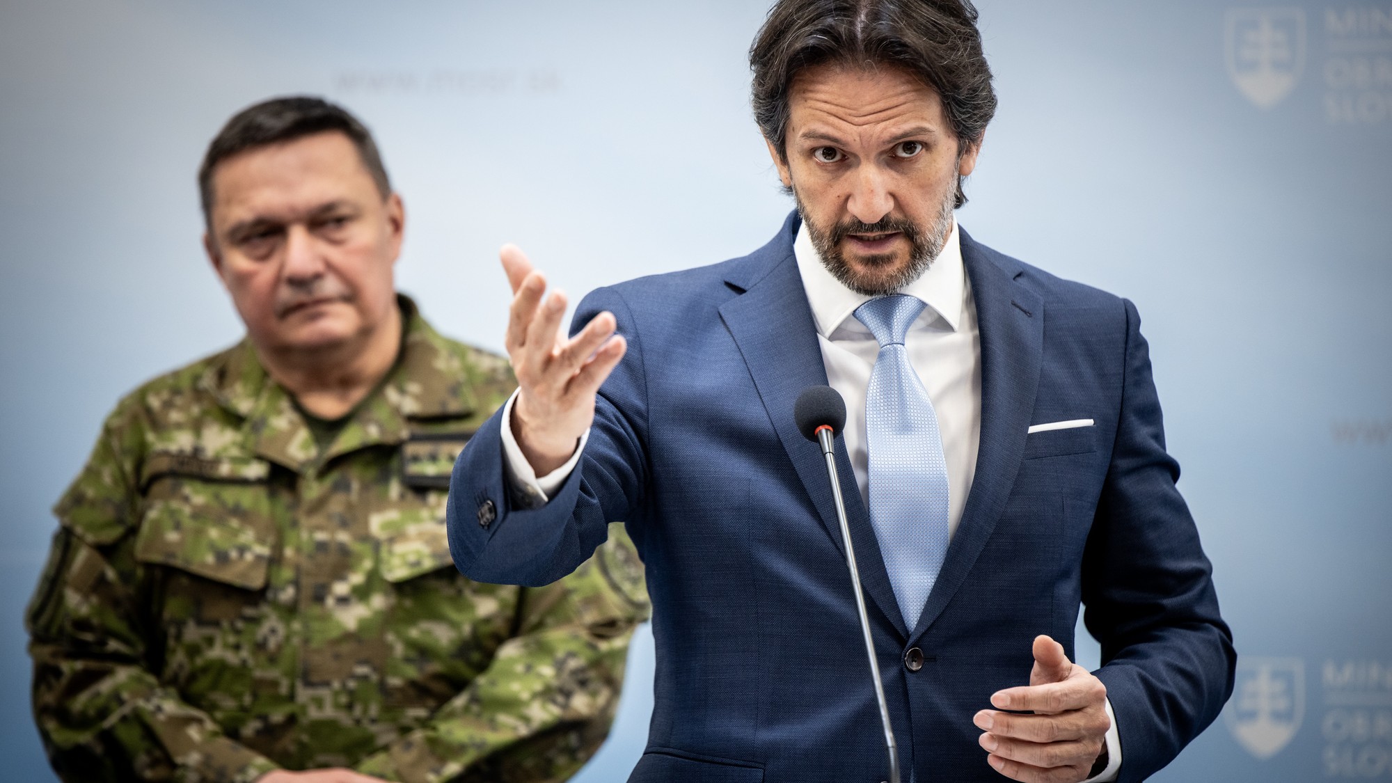 minister obrany Robert Kaliňák a náčelník Generálneho štábu Ozbrojených síl SR Daniel Zmeko